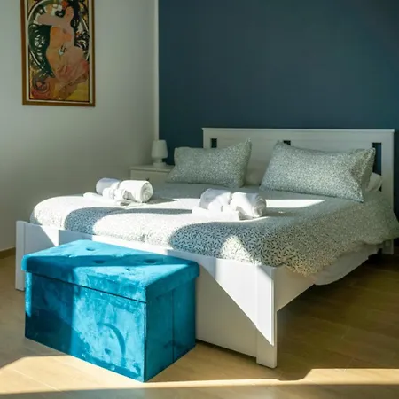 Little Blue רומא